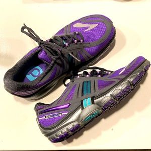 Brooks Pure Cadence running shoes 7 EUC